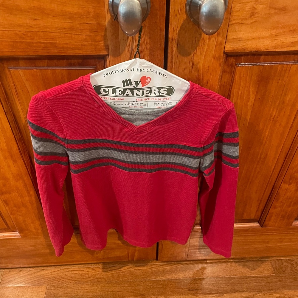 Urban pipeline, red and gray long sleeve sweater boys size medium